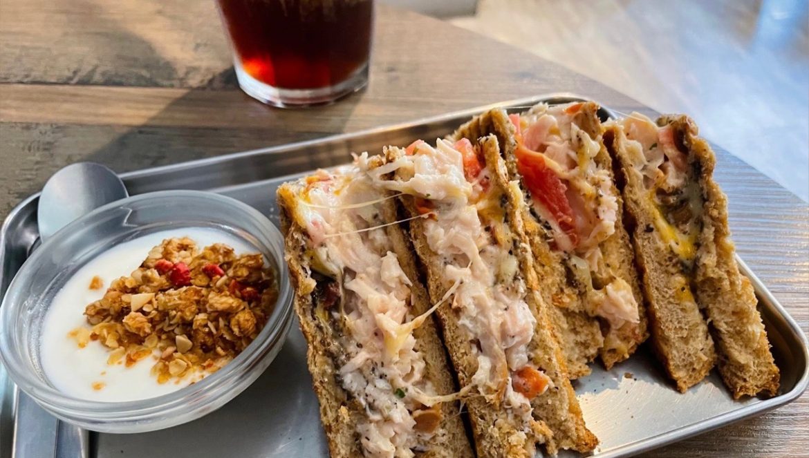 士林天母CaffeRue路口咖啡松露鄉村雞脆壓吐司