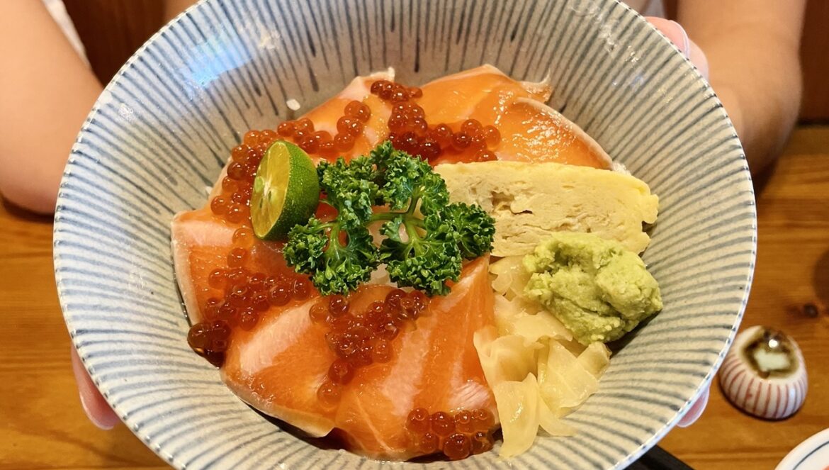 芝山站【豚馬】生鮭魚親子丼
