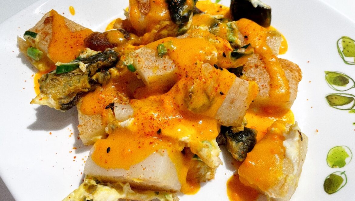 【多愛家2.0】金沙蘿蔔糕炒蔥蛋佐皮蛋$90