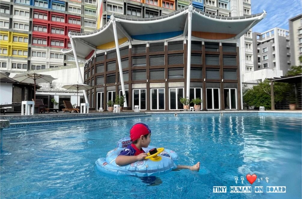 「花蓮翰品酒店」戶外泳池看起來超像在國外